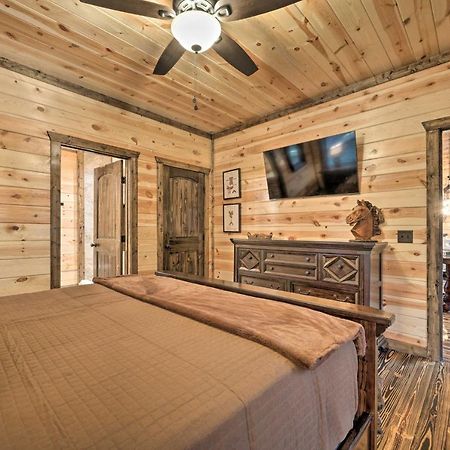 Broken Bow Cabin Deck With Hot Tub And Pool Table! Exterior photo