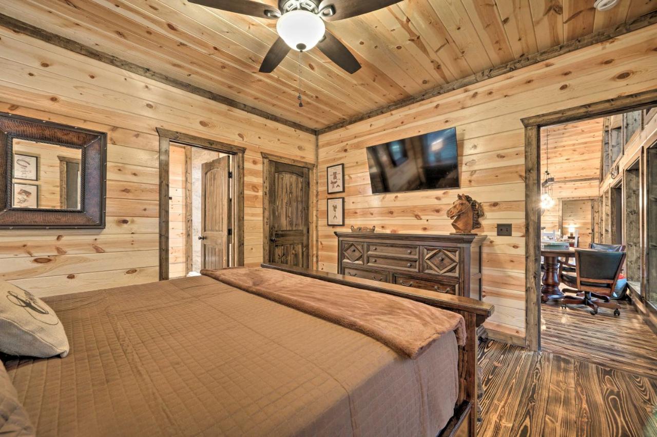 Broken Bow Cabin Deck With Hot Tub And Pool Table! Exterior photo