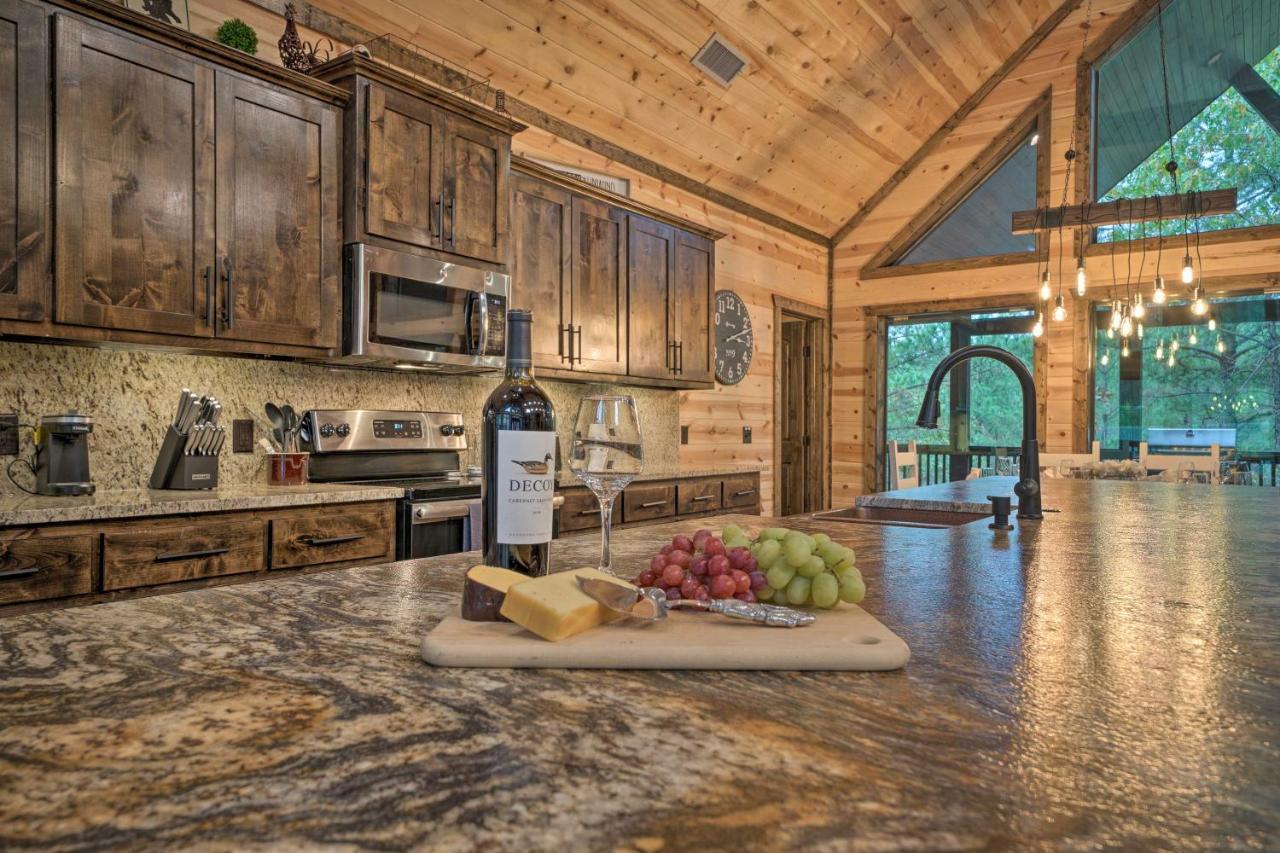 Broken Bow Cabin Deck With Hot Tub And Pool Table! Exterior photo
