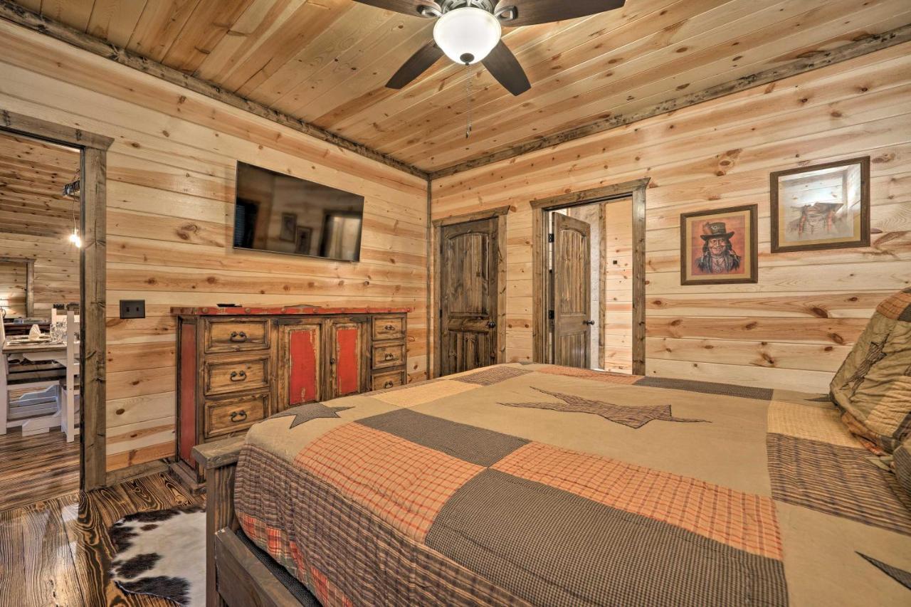 Broken Bow Cabin Deck With Hot Tub And Pool Table! Exterior photo